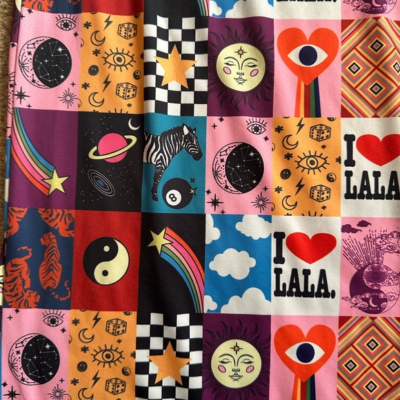 The Original Discontinued Dressed in LaLa 
Signature Print Pleated Wide Leg Pant - Picture 7 of 12